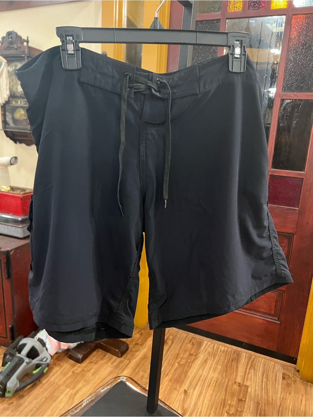Maui Rippers Black Board Shorts - Classic Swim Trunks